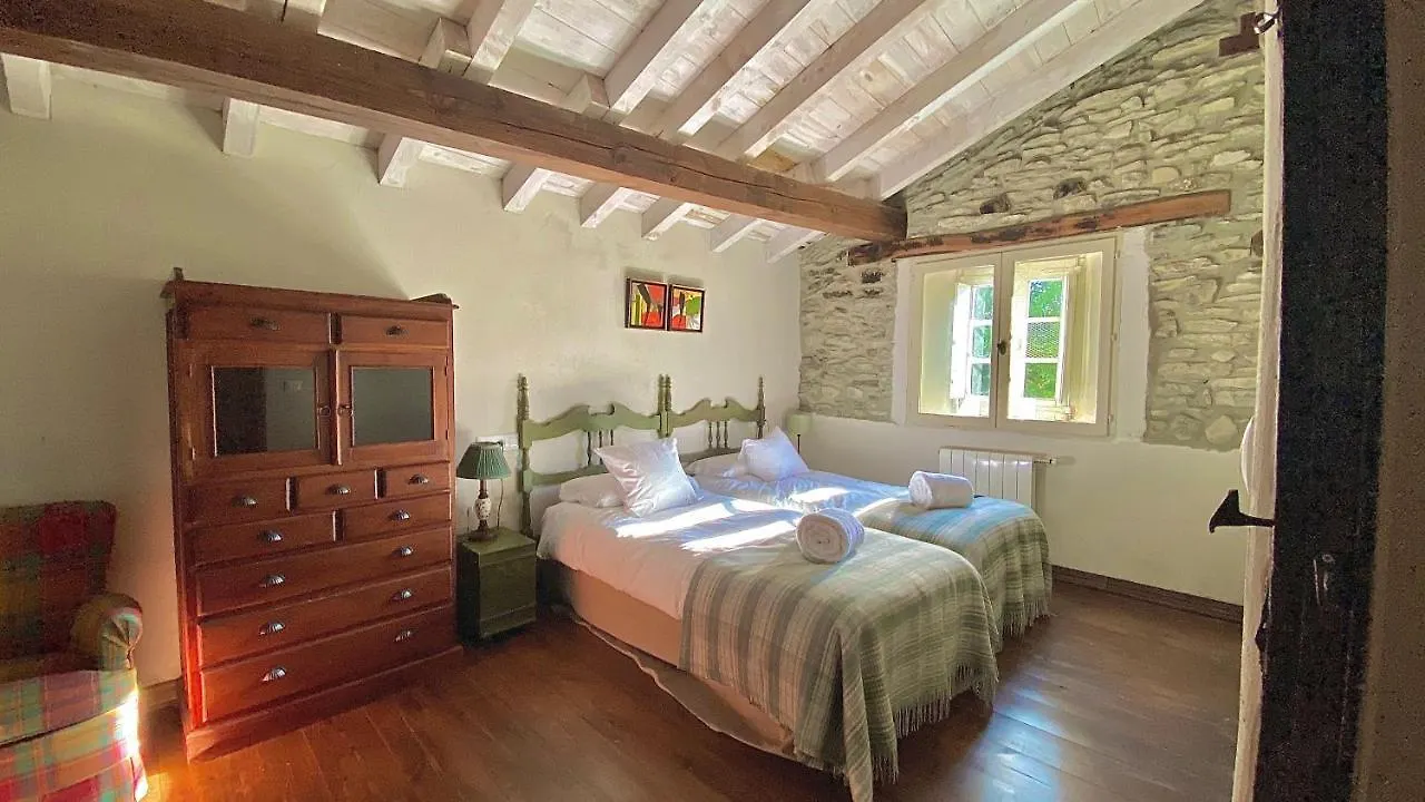 Casa Rural Ulle Gorri Unza 0*,  Spain